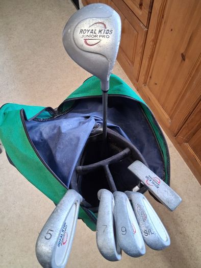 Golf clubs. Junior Golf Set For 9 To 12 Year Old. Collect In Dublin Or Receive Via Post.