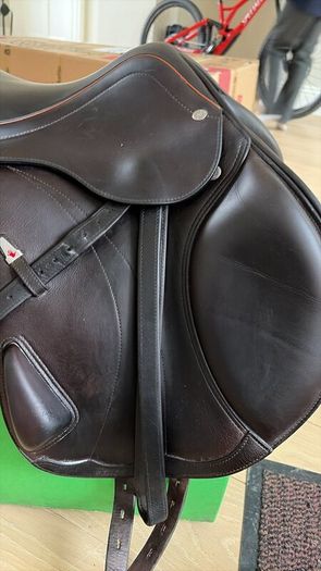 Equipe monoflap jumping saddle