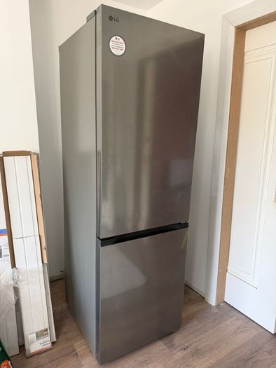 LG Fridge Freezer 60/40 - 7 months old