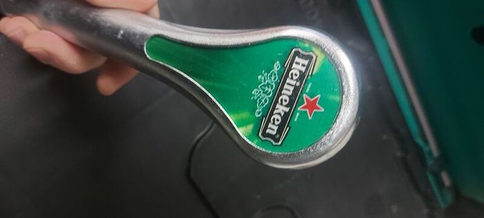 heineken long handle new old stock,,great advertising, see pictures for condition,good condition,,price includes post to anywhere in Ireland thank you,if buyer collects cheaper,its just handle,.used condition,few scratches marks see pictures, overall nice