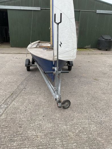 Sailing dingy