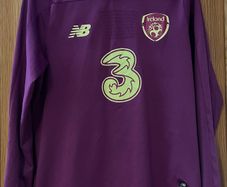 Ireland goalkeeper jersey medium boys size