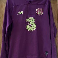Ireland goalkeeper jersey medium boys size
