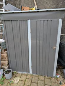 Garden Shed - Metal - free to whoever collects