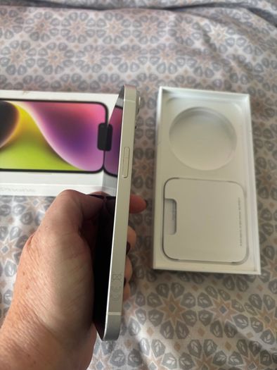 iPhone 14 white