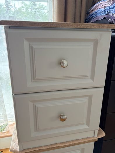 Bed side lockers
