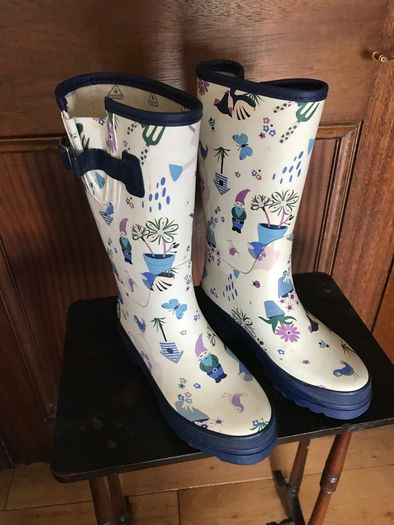 Decorative White Wellingtons - Size 37