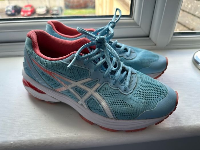 Asics gt-xuberance women running shoes, trainers, like new, barely used