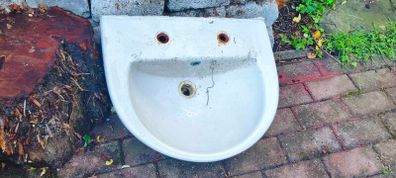 Bathroom sink