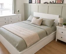 Malm kingsize bed with 4 drawers