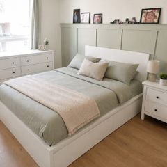 Malm kingsize bed with 4 drawers