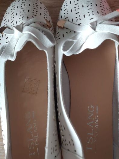 white flat shoes size UK 2