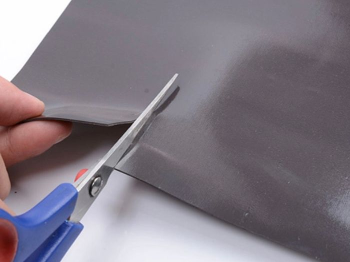 Magnetic foil for magnets