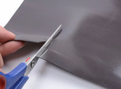 Magnetic foil for magnets