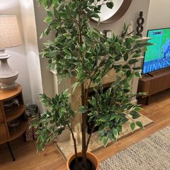 Artificial indoor plant