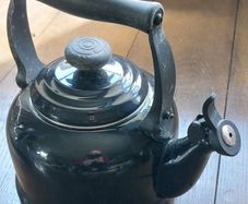 Le Creuset black Kettle