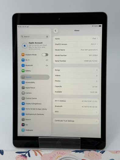 iPad 8th gen 32GB 10.2" Mint