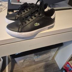 lacoste runners Size 4