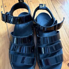 Ladies sandals