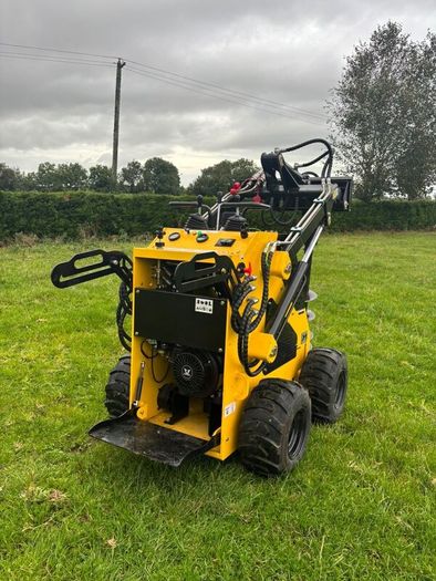 Mini skid steer loader