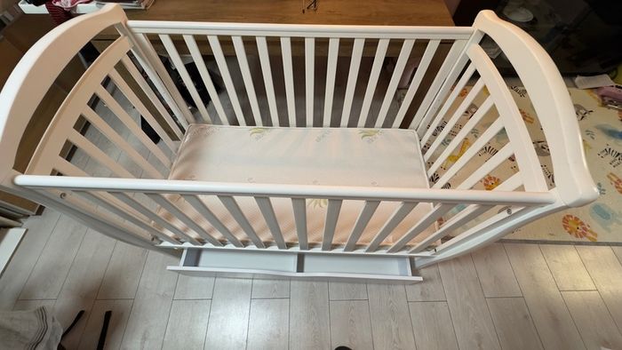 VERES swivel cot like new