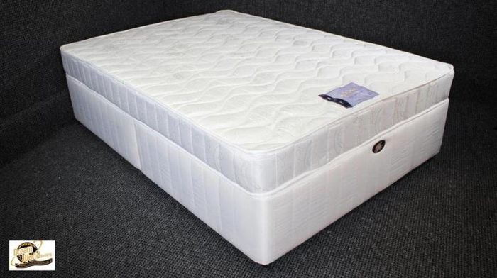 Bed 4ft 6 Mattress and Base For Sale