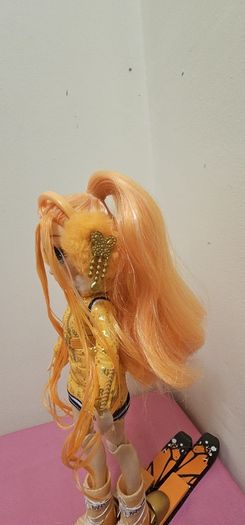 Rainbow High Fashion Doll Poppy Rowan Winter Break W/Skis