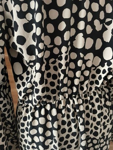 dress River Island long sleeve wrap effect off white and black dots pattern size 38