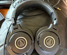 Audio Technica Ath m40x headphones