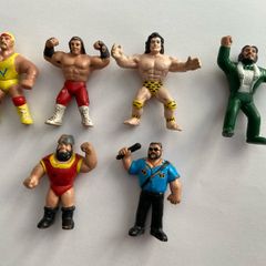 Mini wwf action figures lot