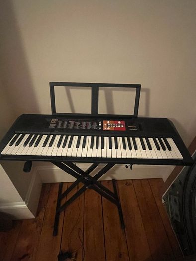 Yamaha Keyboard  PSR -F51 + Stand
