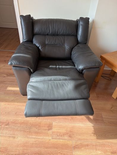 2 Electric Recliner Armchairs Dark Brown  Excellent Condition