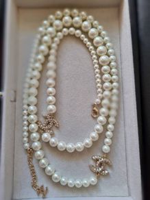 Long Pearl necklace