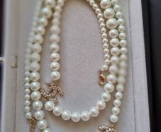 Long Pearl necklace