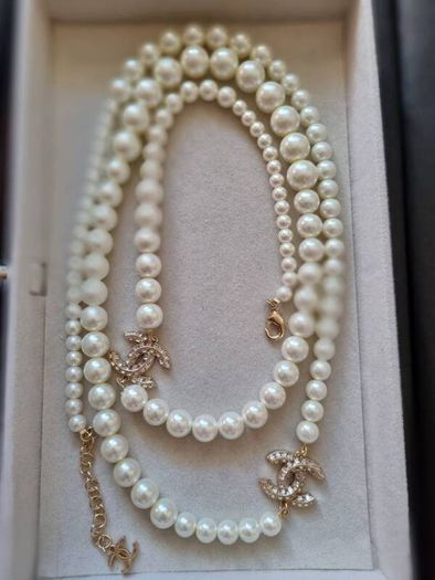 Long Pearl necklace