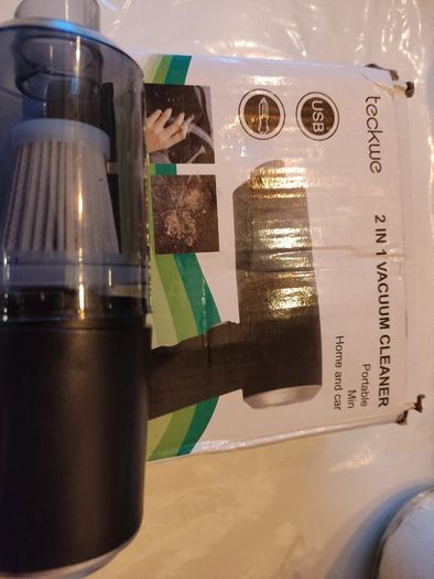 Small car vacuum cleaner