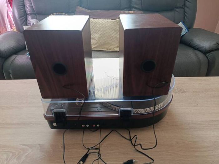 Steepletone Stereo Turntable System with External Speakers