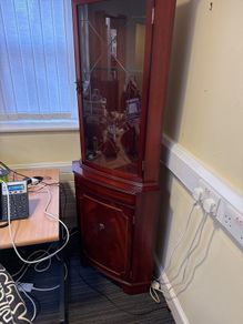 Elegant corner unit