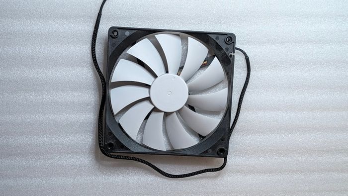 Fractal Design Silent Series R2 140mm Case Fan FD-FAN-SSR2-140 3-Pin