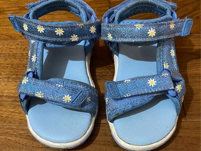 Girl summer sandals (UK 8/EU 25)