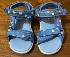 Girl summer sandals (UK 8/EU 25)