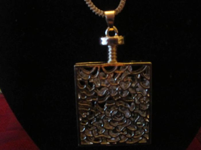 18ct Gold Plated Floating Charm pendant