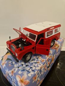 Bburago Landrover series II lwb model