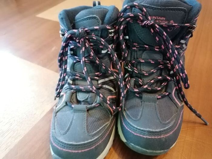 Girl's boots, size 12. Mountain warehouse