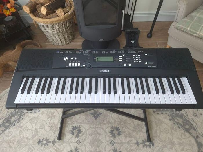 Yamaha EZ220 keyboard