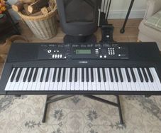 Yamaha EZ220 keyboard