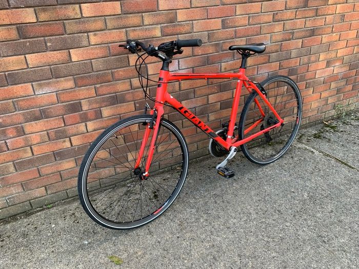 28 Inch Giant Escape hybrid bike