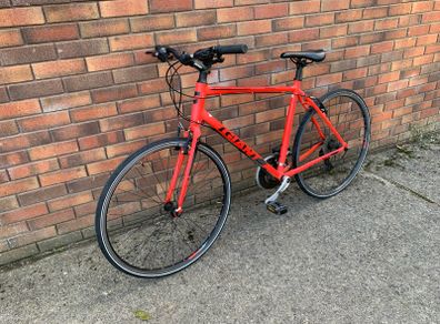 28 Inch Giant Escape hybrid bike