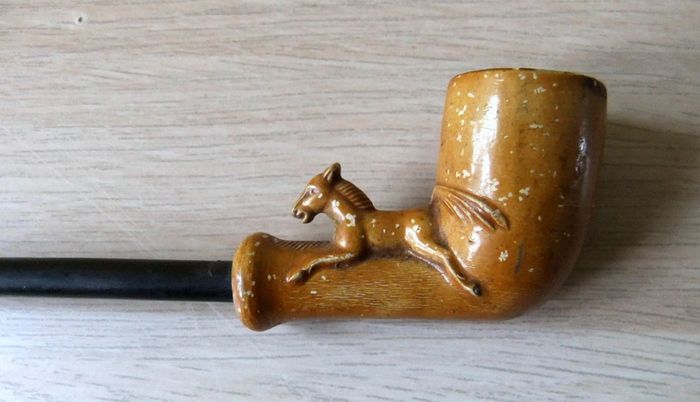 Old Horse Design Pipe
