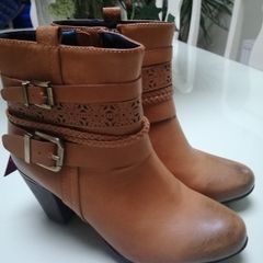 Ladies Tan Boots